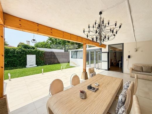 Villa in Villafranca del Castillo, Province of Madrid