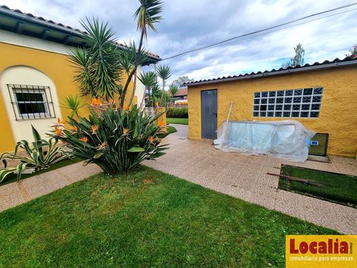 Villa in Torrelavega, Provinz Cantabria