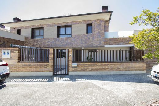 Semidetached House in Zuasti, Province of Navarre