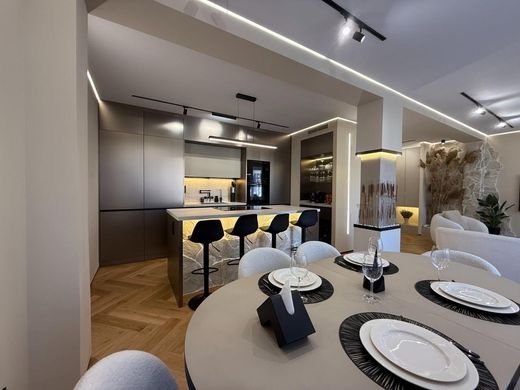 Apartment / Etagenwohnung in Alicante, Provinz Valencia