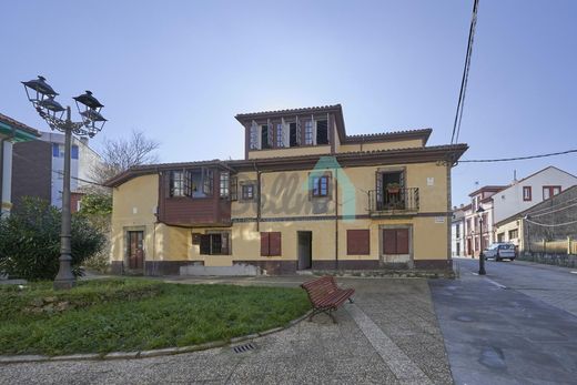 Villa a Luanco, Asturie
