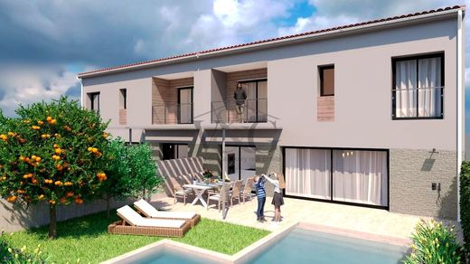 Villa in Mont-ras, Province of Girona