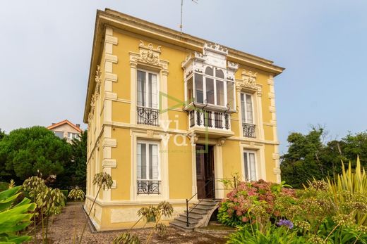 Villa in Luanco, Province of Asturias