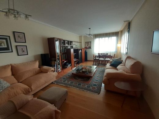 Apartment / Etagenwohnung in Barakaldo, Biscaya