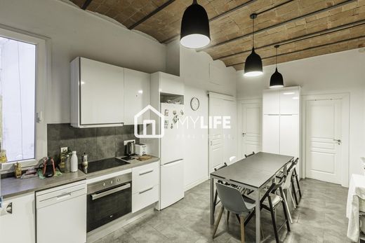 Apartment / Etagenwohnung in Barcelona, Provinz Barcelona