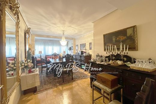 Apartment / Etagenwohnung in Madrid, Provinz Madrid