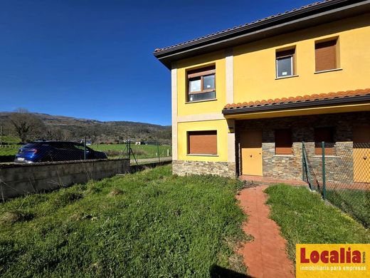 Land in Riba, Province of Cantabria