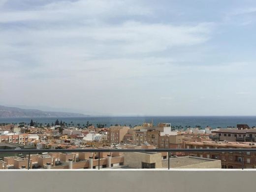 Apartment / Etagenwohnung in Roquetas de Mar, Almería