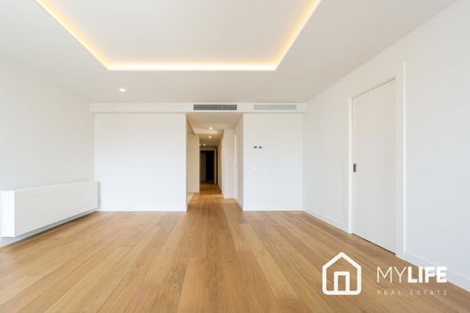 Apartment / Etagenwohnung in Barcelona, Provinz Barcelona