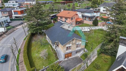 Villa a Oviedo, Asturie