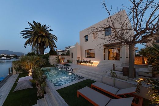 Villa in Empuriabrava, Province of Girona