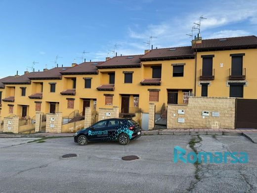 Κτίριο σε El Tiemblo, Provincia de Ávila