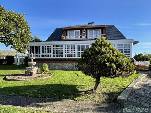 Villa in Oleiros, Provincia da Coruña