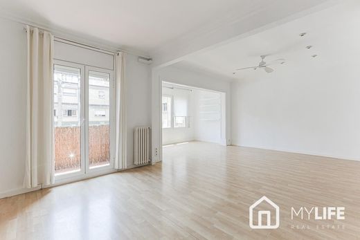 Apartment / Etagenwohnung in Barcelona, Provinz Barcelona