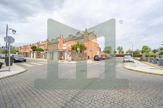 Chalet Pareado en Parla, Provincia de Madrid