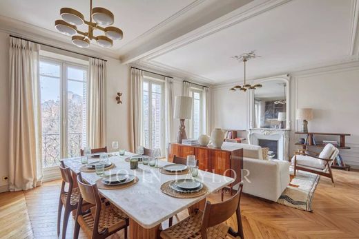 Apartment in Saint-Germain, Odéon, Monnaie, Paris