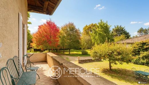 Luxury home in Romanèche-Thorins, Saône-et-Loire