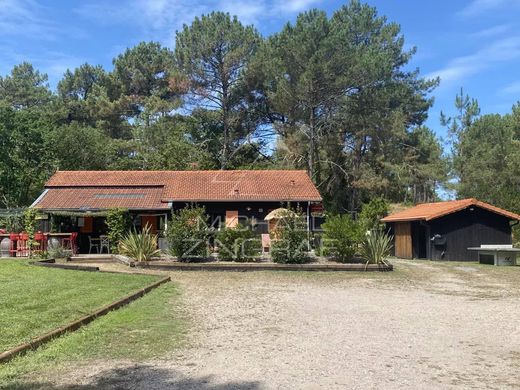 Luxury home in La Teste-de-Buch, Gironde