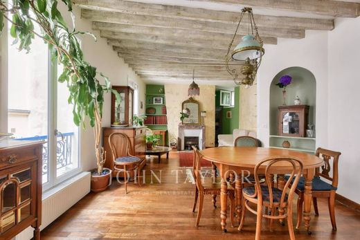 Apartment in Montmartre, Abbesses, Grandes-Carrières, Paris
