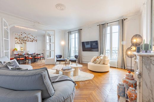 Apartment in Neuilly-sur-Seine, Hauts-de-Seine