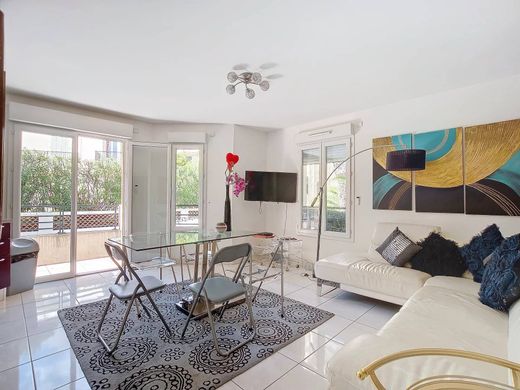 カンヌ, Alpes-Maritimesのアパートメント