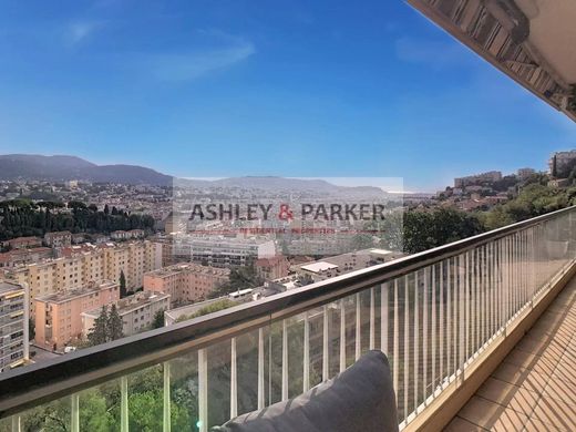 Apartment / Etagenwohnung in Nizza, Alpes-Maritimes