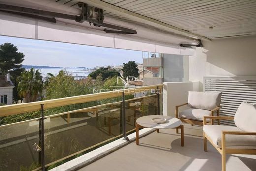 Apartment / Etagenwohnung in Cannes, Alpes-Maritimes