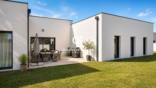 Luxury home in Thénac, Charente-Maritime