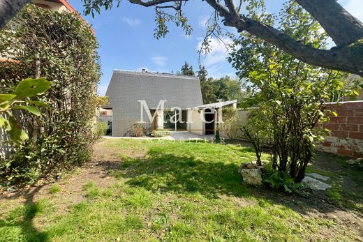 Appartement in Puteaux, Hauts-de-Seine