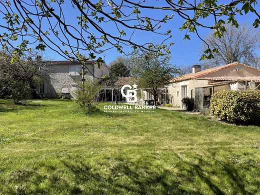 Luxe woning in Montroy, Charente-Maritime