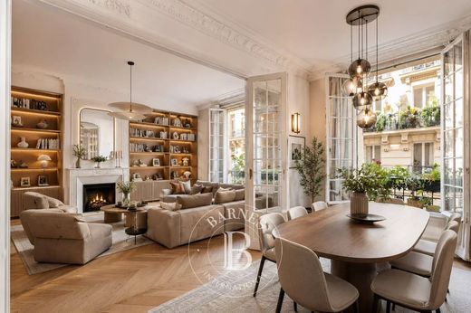 Appartement à Provence-Opéra – Grands Boulevards, Paris