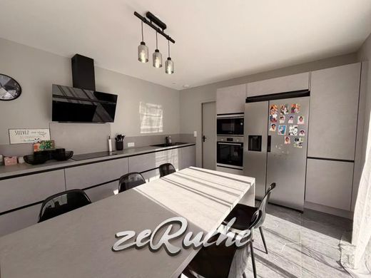 Luxury home in Fontaine-Henry, Calvados