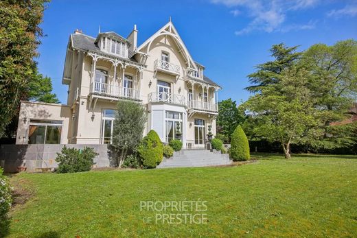 Luxury home in Le Vésinet, Yvelines