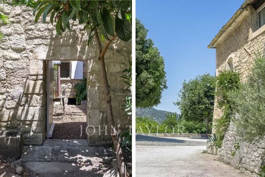 Luxury home in Oppède le Vieux, Vaucluse