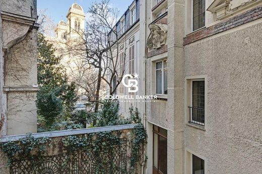 Apartment / Etagenwohnung in Tour Eiffel, Invalides – Ecole Militaire, Saint-Thomas d’Aquin, Paris