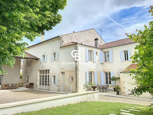 Maison de luxe à Matha, Charente-Maritime