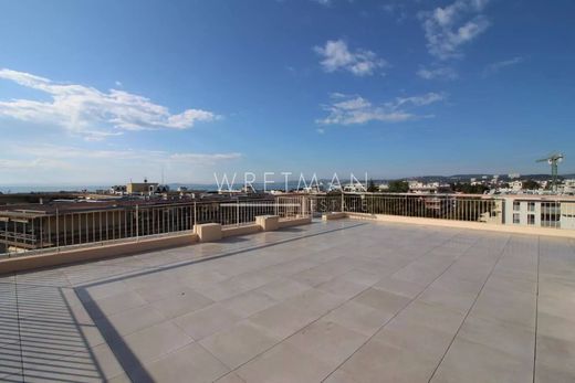 Apartment / Etagenwohnung in Saint-Laurent-du-Var, Alpes-Maritimes