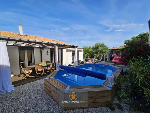 Luxury home in Benon, Charente-Maritime