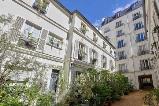Luxury home in Champs-Elysées, Madeleine, Triangle d’or, Paris