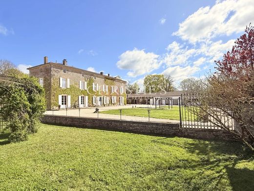 Luxury home in Aigre, Charente