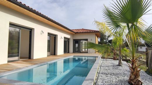 Luxury home in Moliets-et-Maa, Landes