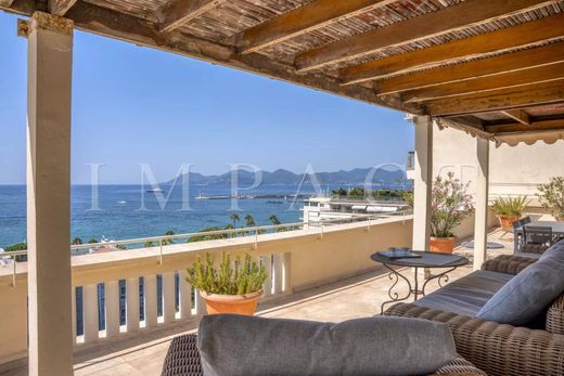 Apartment / Etagenwohnung in Cannes, Alpes-Maritimes