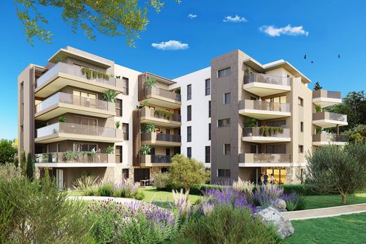 Apartment / Etagenwohnung in Antibes, Alpes-Maritimes