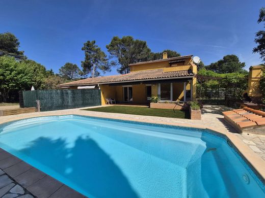 Villa in Le Cannet-des-Maures, Var