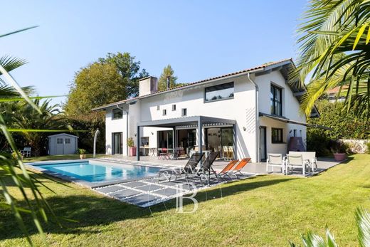 Luxe woning in Bassussarry, Pyrénées-Atlantiques