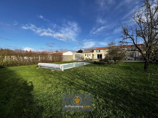 Luxury home in Nuaillé-d'Aunis, Charente-Maritime