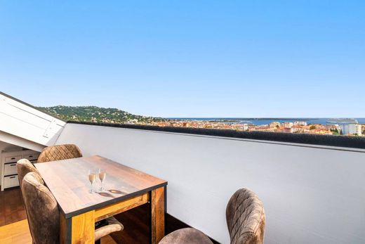 Apartment / Etagenwohnung in Cannes, Alpes-Maritimes