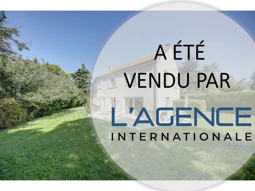 Luxury home in Saint-Nom-la-Bretêche, Yvelines