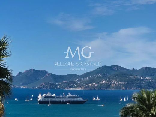 Apartment / Etagenwohnung in Cannes, Alpes-Maritimes