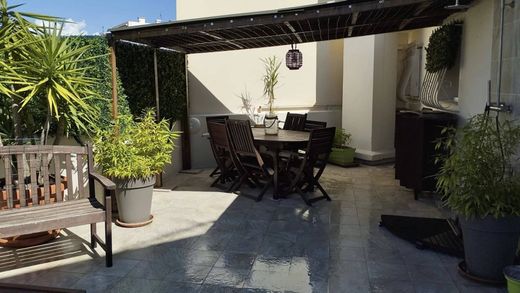 Apartment / Etagenwohnung in Juan-les-Pins, Alpes-Maritimes